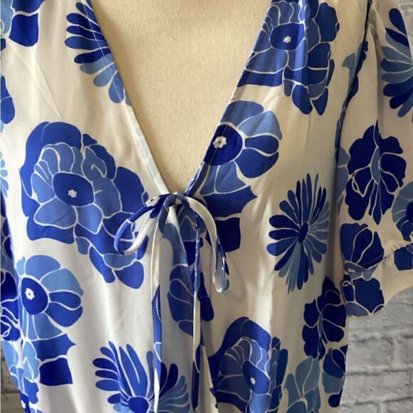 Blouseology - Blue & White Floral Print Blouse - Picture 3 of 8
